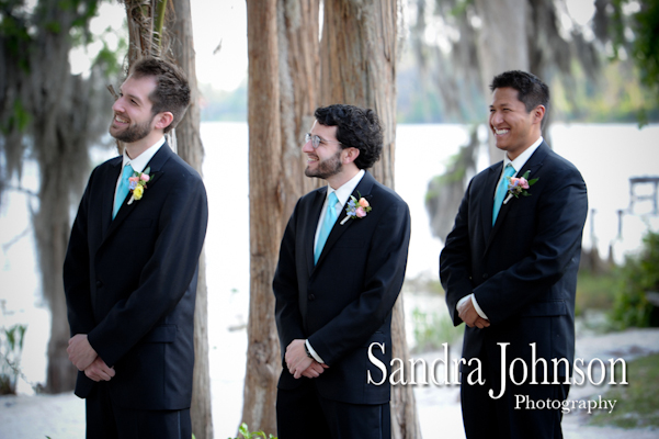 Best Lakeside wedding at Paradise Cove in Orlando, Florida - Wedding photographer - Sandra Johnson (SJFoto.com)
